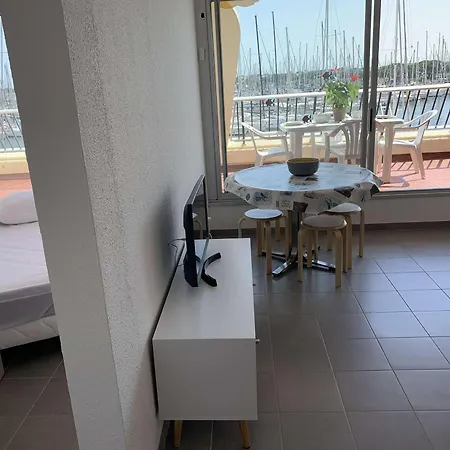 شقة Port Camargue : T3 Refait, 100m Plage, Piscine Privee, Parking, Pour 4 Pers. - Fr-1-731-70