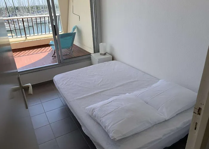 Port Camargue : T3 Refait, 100m Plage, Piscine Privee, Parking, Pour 4 Pers. - Fr-1-731-70 *