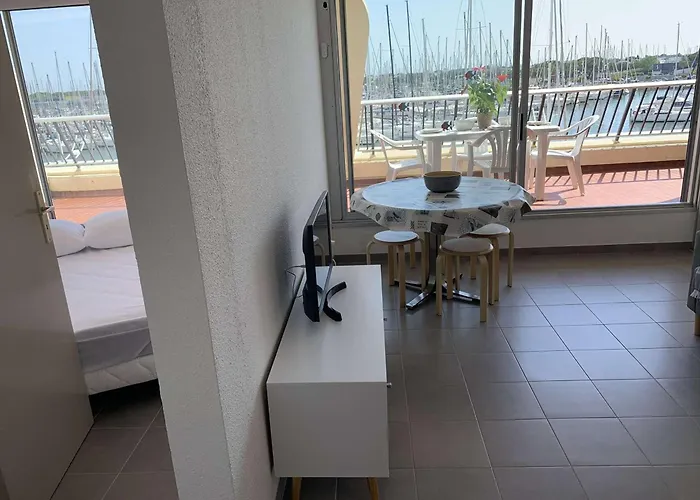 Апартаменты Port Camargue : T3 Refait, 100m Plage, Piscine Privee, Parking, Pour 4 Pers. - Fr-1-731-70